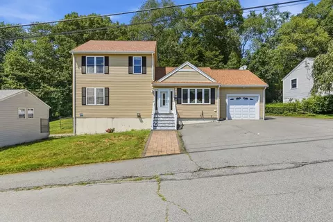 39 Sunflower Rd, Holbrook, MA 02343