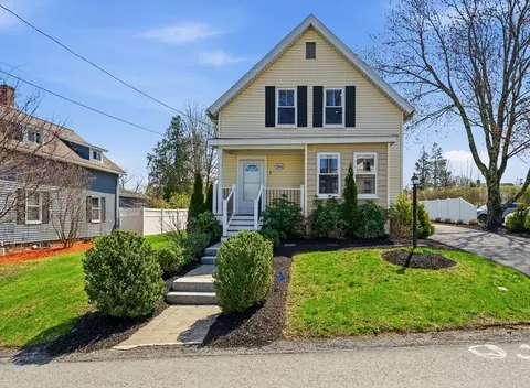 7 Cherry St, Southborough, MA 01745