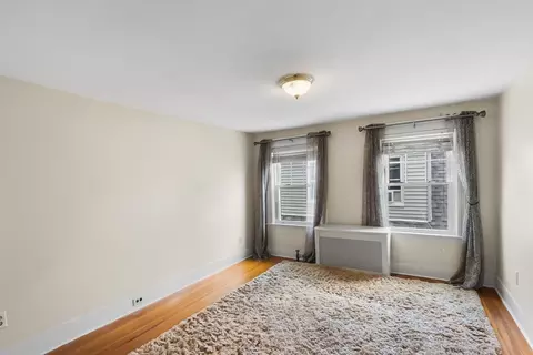 Bedroom - 27 Peirce Ave, Everett, MA 02149 photo 5 of 7