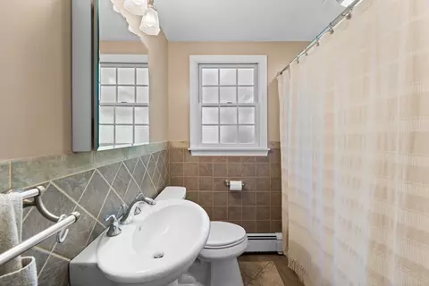 28 Lawrence St, Danvers, MA 01923 photo 10