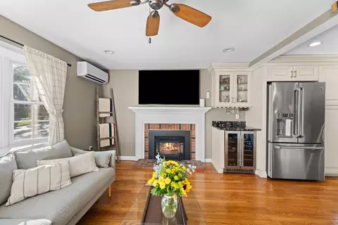 28 Lawrence St, Danvers, MA 01923 photo 9