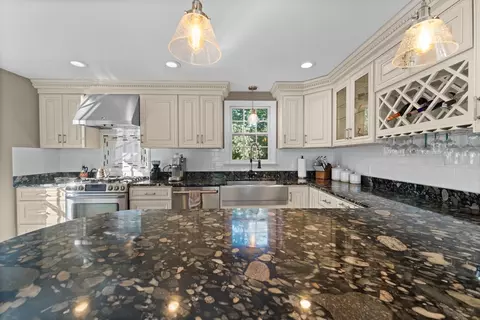 28 Lawrence St, Danvers, MA 01923 photo 6