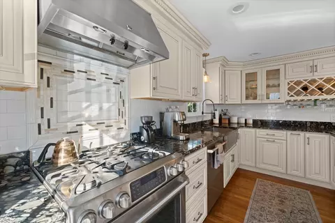 28 Lawrence St, Danvers, MA 01923 photo 3