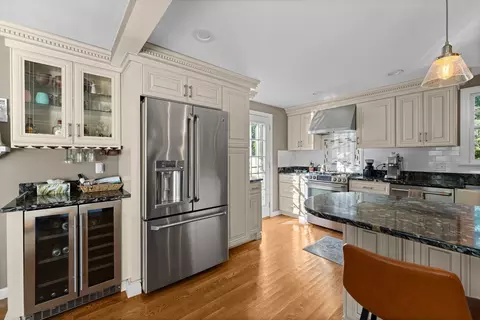28 Lawrence St, Danvers, MA 01923 photo 2