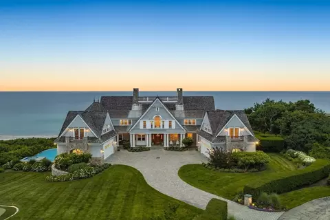 12 Foxcroft Ln, Sandwich, MA 02537