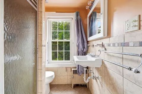 Bath - 59 Prospect St, Gardner, MA 01440 photo 5 of 6