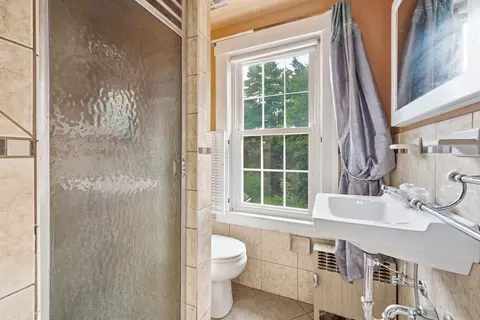 Bath - 59 Prospect St, Gardner, MA 01440 photo 4 of 6