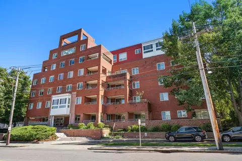 50 Watertown St #402, Watertown, MA 02472