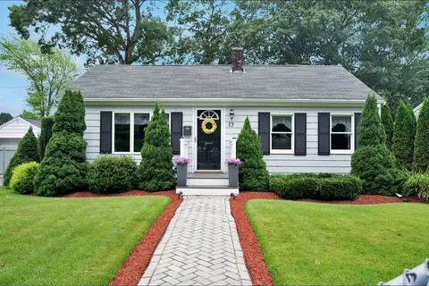 73 Green St, Abington, MA 02351