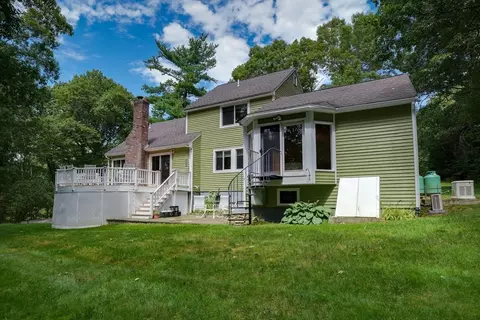 Exterior - 7 Daniels Rd, Mendon, MA 01756 photo 2 of 14