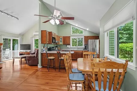 Dining - 7 Daniels Rd, Mendon, MA 01756 photo 3 of 4