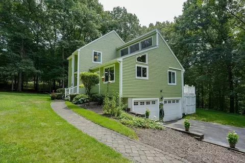 Exterior - 7 Daniels Rd, Mendon, MA 01756 photo 3 of 14
