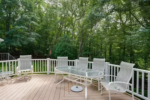 Exterior - 7 Daniels Rd, Mendon, MA 01756 photo 6 of 14