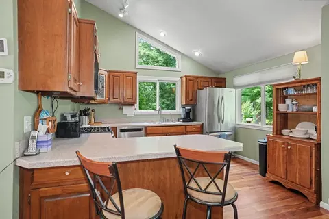 Kitchen - 7 Daniels Rd, Mendon, MA 01756 photo 2 of 3