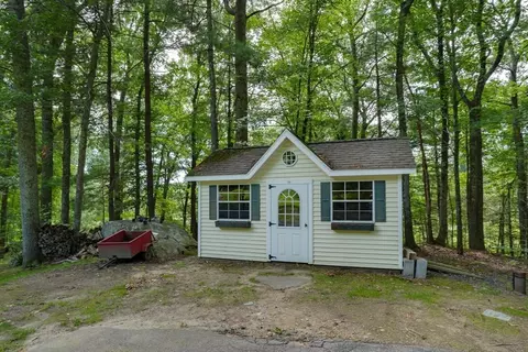 Exterior - 7 Daniels Rd, Mendon, MA 01756 photo 9 of 14