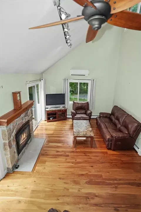 Living - 7 Daniels Rd, Mendon, MA 01756 photo 6 of 7