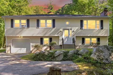 58 Roosevelt Rd, Wilmington, MA 01887