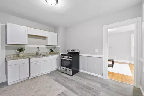 Entry Way - 68-70 Cambridge St, Springfield, MA 01109 photo 2 of 6