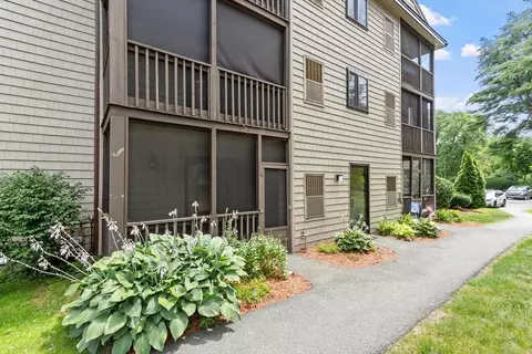 10 Village Ln #4, Tyngsborough, MA 01879