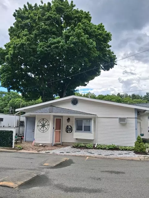 41 Pine St #16, Peabody, MA 01960