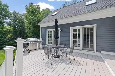 Exterior - 105 East St, Hingham, MA 02043 photo 5 of 11