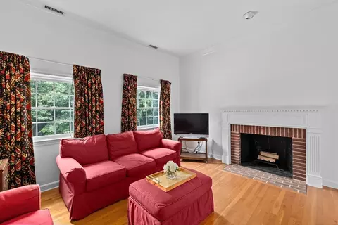 Living - 105 East St, Hingham, MA 02043 photo 5 of 7