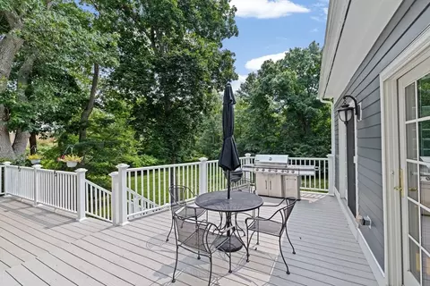 Exterior - 105 East St, Hingham, MA 02043 photo 7 of 11