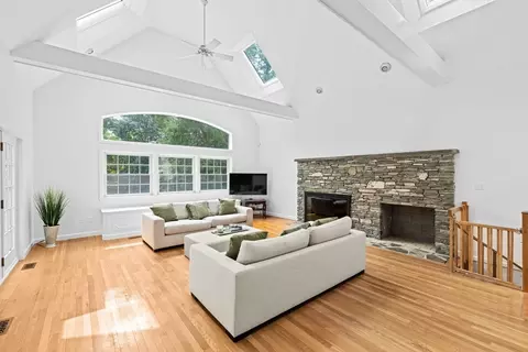 Living - 105 East St, Hingham, MA 02043 photo 2 of 7