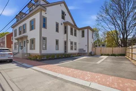 8 Milk St #B, Newburyport, MA 01950