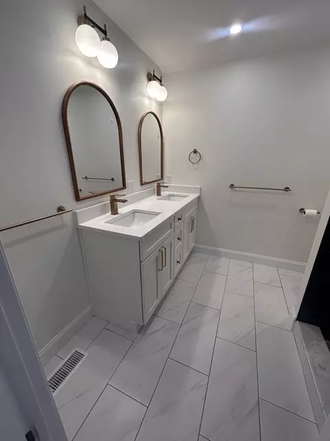 Bath - 45 Beach Rd, Gloucester, MA 01930 photo 1 of 7