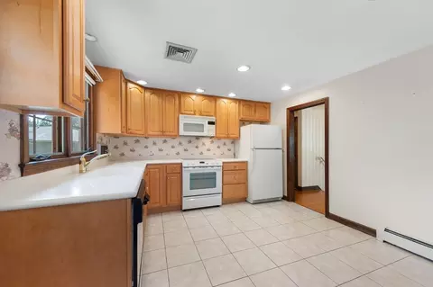 Kitchen - 71 Colonial Dr, Reading, MA 01867 photo 1 of 5