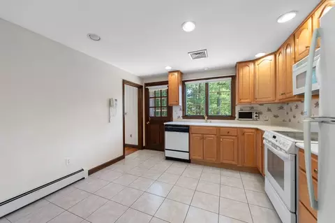 Kitchen - 71 Colonial Dr, Reading, MA 01867 photo 2 of 5