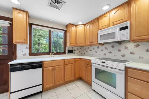 Kitchen - 71 Colonial Dr, Reading, MA 01867 photo 4 of 5