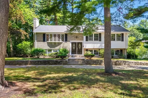 Exterior - 71 Colonial Dr, Reading, MA 01867 photo 2 of 9
