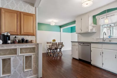 Kitchen - 15 Pinebrook Dr, Springfield, MA 01129 photo 3 of 4