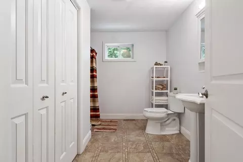 Entry Way - 15 Pinebrook Dr, Springfield, MA 01129 photo 2 of 6