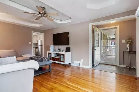 Entry Way - 15 Pinebrook Dr, Springfield, MA 01129 photo 5 of 6