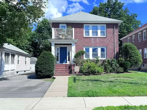 166-168 E Side Pkwy, Newton, MA 02458