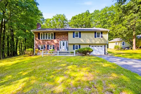 198 Hollis Rd, Lunenburg, MA 01462