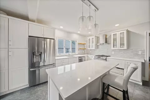 91 Elm St, Quincy, MA 02169