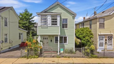 40 North St, Lowell, MA 01852