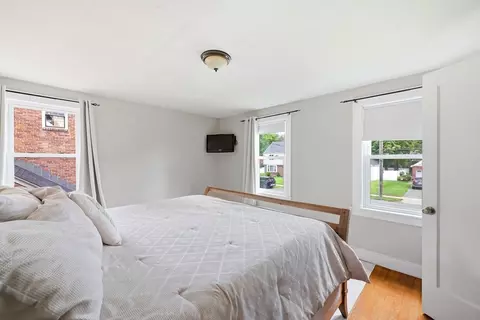 Bedroom - 66 Rencelau St, Springfield, MA 01118 photo 4 of 10