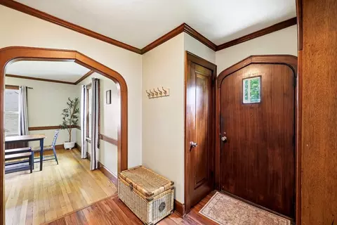 Entry Way - 66 Rencelau St, Springfield, MA 01118 photo 2 of 4