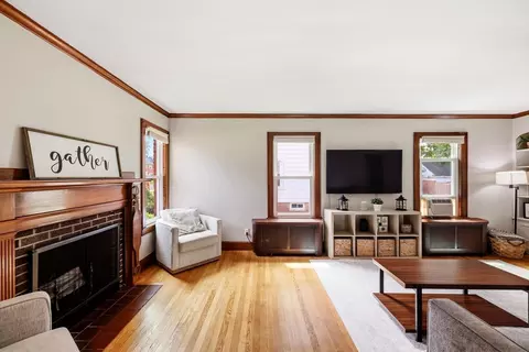 Living - 66 Rencelau St, Springfield, MA 01118 photo 2 of 7