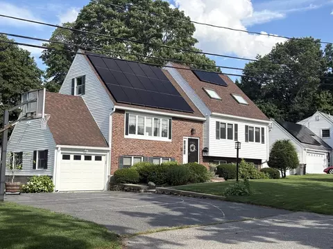 Exterior - 4 Crest Rd, Framingham, MA 01702 photo 2 of 6