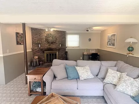 Living - 4 Crest Rd, Framingham, MA 01702 photo 5 of 5