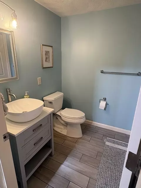 Bath - 4 Crest Rd, Framingham, MA 01702 photo 3 of 3