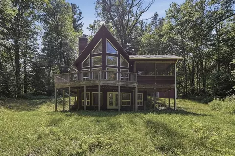 244 General Knox Rd, Russell, MA 01071