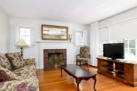 Living - 44 Zenith Dr, Worcester, MA 01602 photo 3 of 4