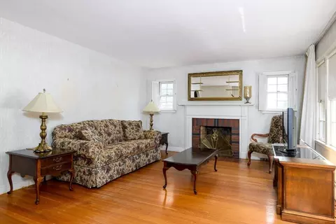 Living - 44 Zenith Dr, Worcester, MA 01602 photo 2 of 4